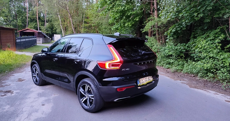 Volvo XC 40 cena 99900 przebieg: 182000, rok produkcji 2019 z Łazy małe 529